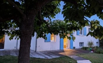 Fatima Taoualit, Consultante en Immobilier la Rochelle et ses environs Groupe IAD